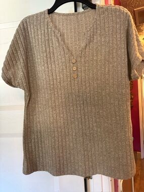Beige Ribbed V-Neck Short Sleeve Top